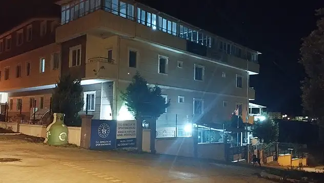 Yalova'da KYK yurdunda 15 öğrenci zehirlenme şüphesiyle hastaneye kaldırıldı

