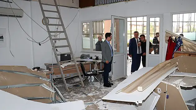 Yalova'da nikah dairesinin tavanı çöktü: 4 yaralı
