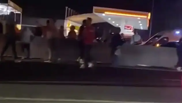 Yalova'da yolun karşısına geçmeye çalışan yayalara minibüs çarptı: 2 ölü
