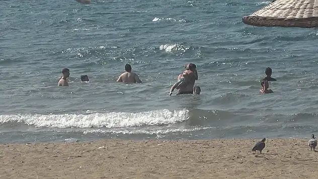 Yalova'da denizde boğulma tehlikesi geçiren çocuğu vatandaşlar kurtardı