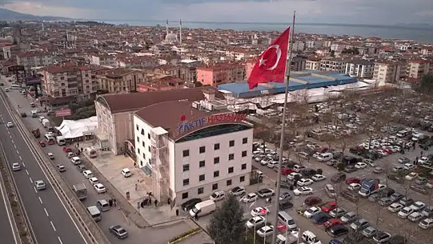 Yalova'da 'deprem raporu' eksik çıkan özel hastanenin faaliyeti geçici olarak durduruldu