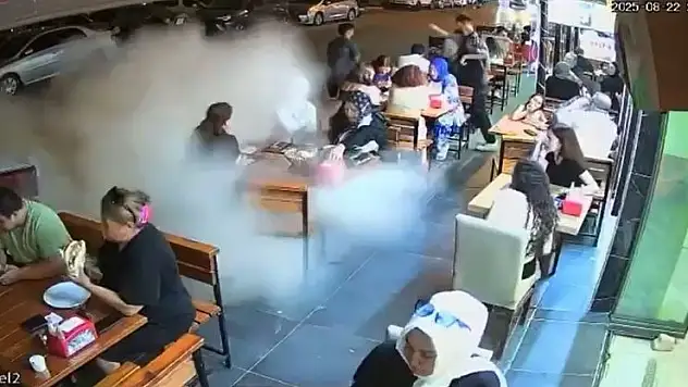 Yalova'da patlayan kamyon lastiği restoranda tozu dumana kattı