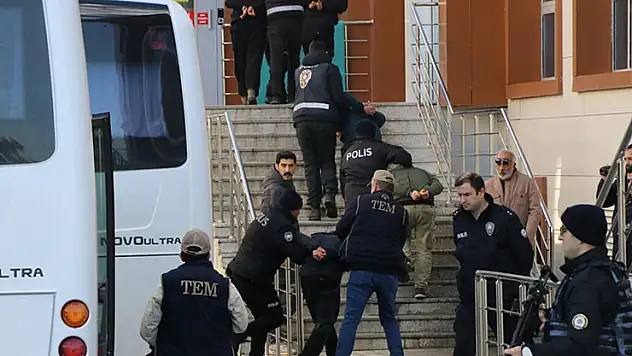 Yalova'da terör örgütü DEAŞ'a yönelik operasyonda yakalanan 25 şüpheli adliyede