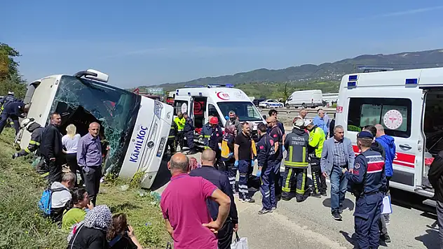 Yalova'da yolcu otobüsü devrildi 1 ölü, 2 yaralı