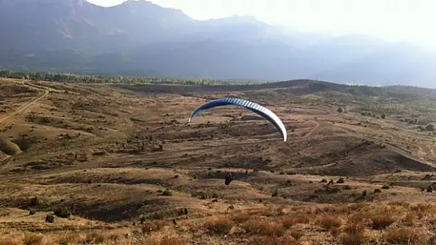 Yamaç paraşütü denemesi başarılı oldu