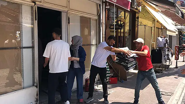 Yangın esnasında duyarsız vatandaşlar, ekiplere zorluk çıkardı