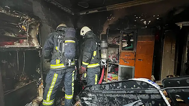 Yangına uykuda yakalanan anne-oğul, son anda kurtuldu

