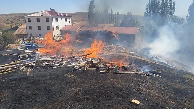 Yangında bin 500 saman balyası kullanılamaz hale geldi
