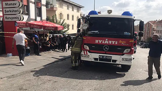 Yangında dumandan etkilenen itfaiye eri hayatını kaybetti

