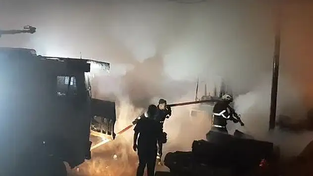 Yangını TOMA'larla söndürdüler
