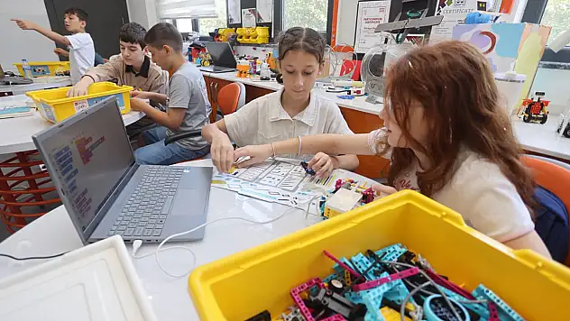 Yapay zekadan robotiğe ücretsiz yaz okulu fırsatı