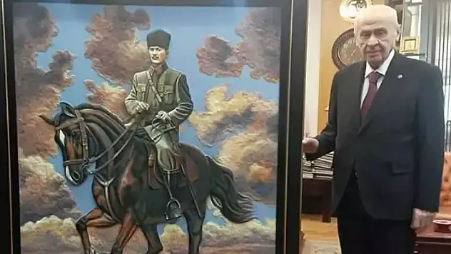 Yapımı 3 ay sürdü, Bahçeli'ye hediye edildi! MHP lideri makam odasına asacak
