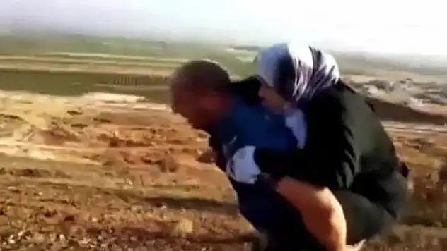 Yaralı Suriyeliyi 2 kilometre sırtında taşıyan polise ödül