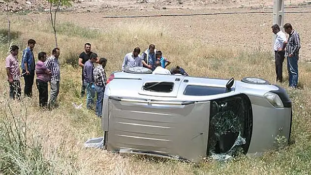 Yaralılara yardıma gelenler papatya topladı