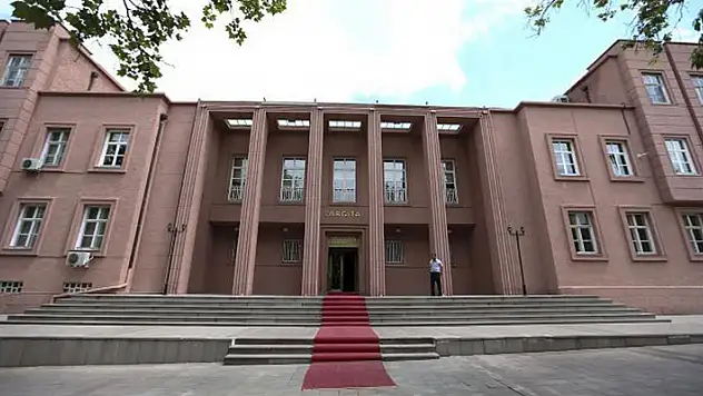 Yargıtay'dan emsal karar: Bayram dönüşü bilet bulamadığı için kovulan işçiyi haklı buldu
