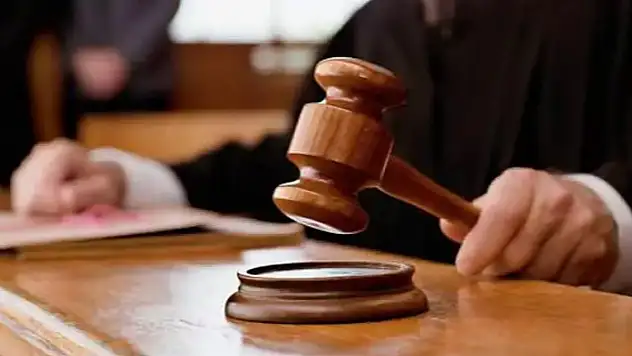 Yargıtay'dan emsal karar: Eşin maaşına el koymak boşanma sebebi sayıldı