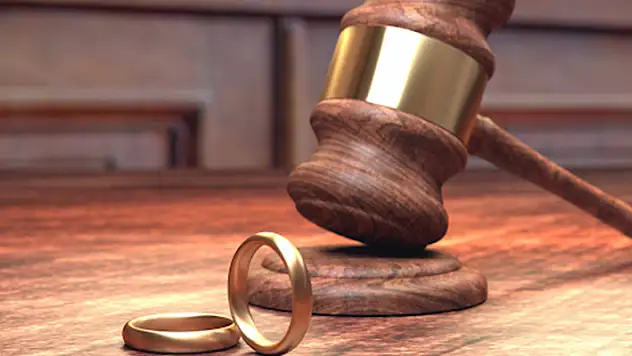 Yargıtay, hukuka aykırı delil nedeniyle boşanma hükmünü bozdu

