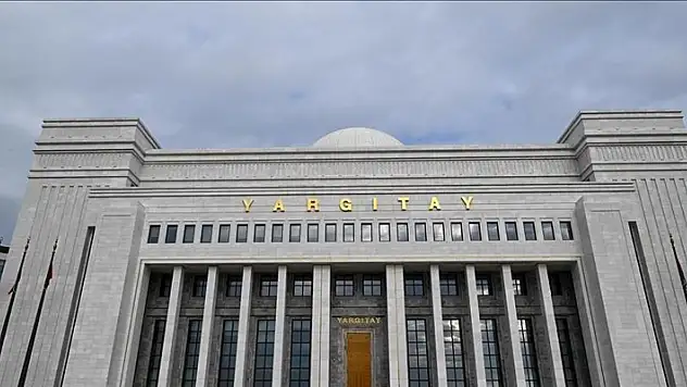 Yargıtay, photoshopla eski raporunu değiştirerek işe gitmeyen kişiye verilen cezayı onadı
