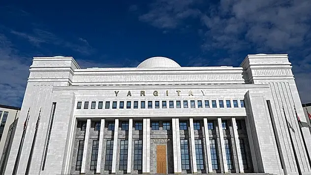 Yargıtaydan 'çocuk, annenin yeni evlendiği kişinin soyadını alamaz' kararı