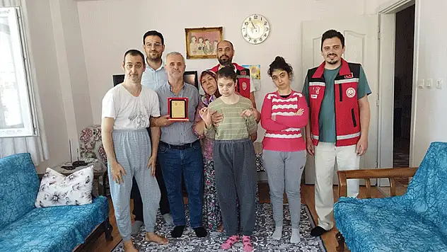Konya'da yarım asırlık evli çifte teşekkür plaketi