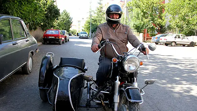 Yarım asırlık motosikletini yanından ayırmıyor
