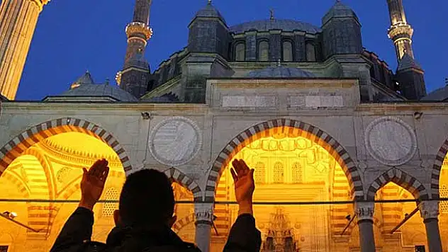 Yarın Miraç Kandili