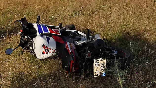 Yarış motosikleti şarampole uçtu: 2 yaralı