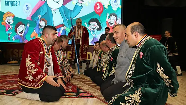 Yarışmanın heyecanını Sıra Yarenleri gösterisiyle attılar

