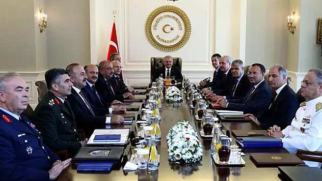 YAŞ kararları açıklandı : 586 albay emekliye sevk edildi
