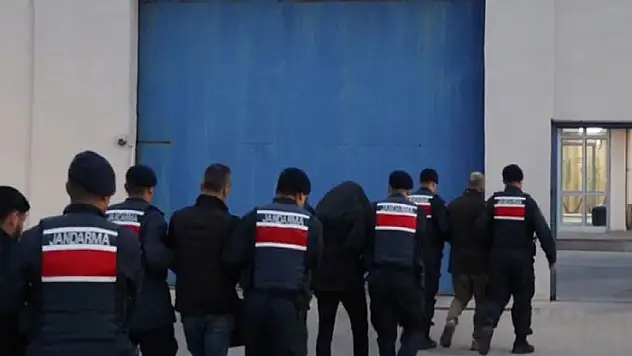 Yasa dışı bahis ve yatırım danışmanlığı dolandırıcılarına yönelik 9 ildeki operasyonlarda 21 şüpheli yakalandı