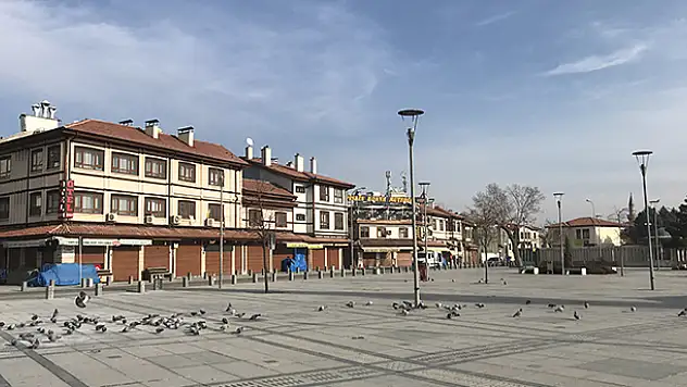 Yasağın son gününde Konya'da sokaklar bomboş