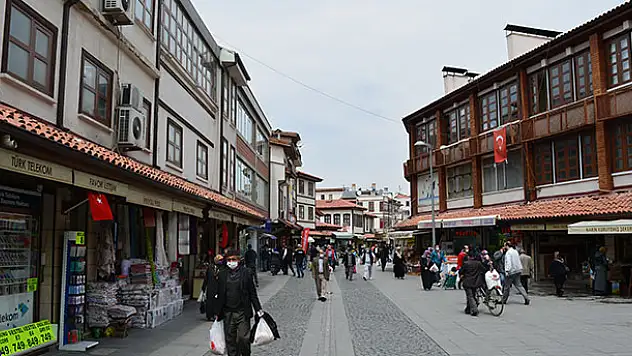 Yasak öncesi Konya'da çarşı-pazarda hareketlilik yaşandı