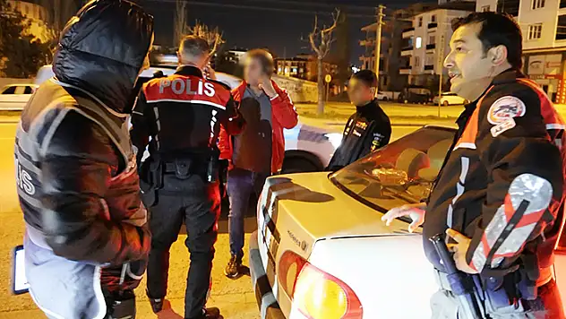 Yasaklı sentetik ecza haplarla yakalanan sürücü gözaltına alındı