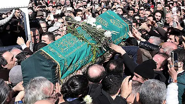 Yaşar Kemal'e Alkışlı Veda