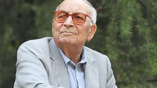 Yaşar Kemal Kimdir, Hayat, Eserleri Nelerdir ?
