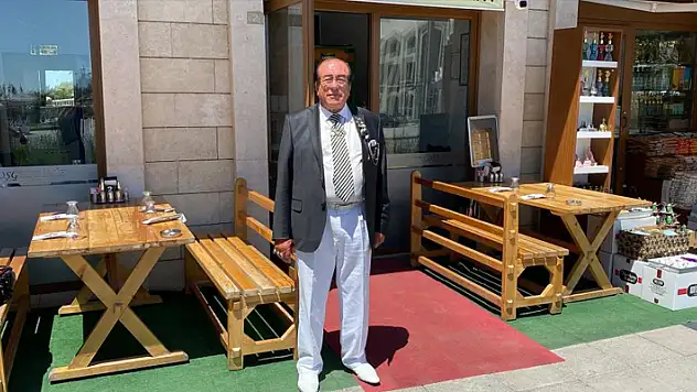 Yaşına rağmen her gün Konya'nın en şık giyineni o oluyor
