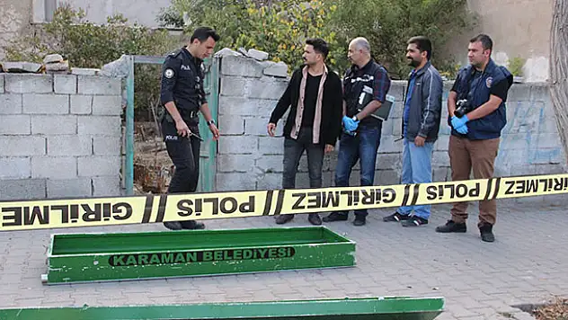 Yaşlı adam evinin avlusunda ölü olarak bulundu