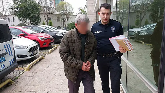 Yaşlı adam parkta oturan üniversite öğrencisi kızı tacizden gözaltına alındı