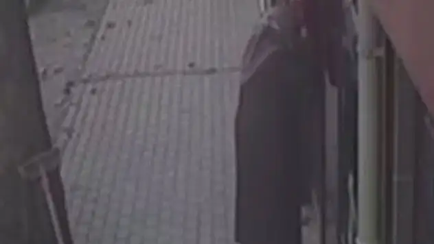 Yaşlı kadının bayrak sevgisi herkesi duygulandırdı
