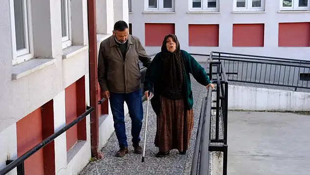 Yaşlı ve engelli seçmenler tüm zorluklara rağmen vatandaşlık görevlerini yerine getirdi

