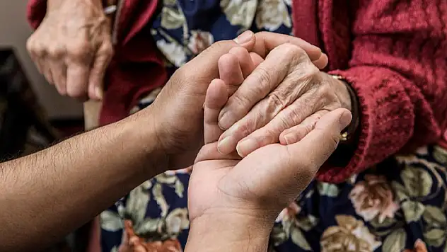 Yaşlıları en çok aileleri 'mutlu' ediyor
