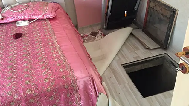 Yatak odasına kaçak sigara operasyonu