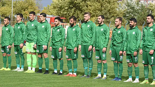 Yavru Kartal 'Ateşle' oynuyor