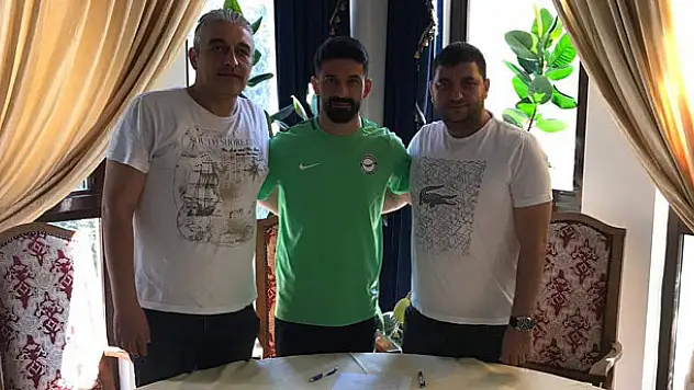 Yavru Kartal'da 2 imza