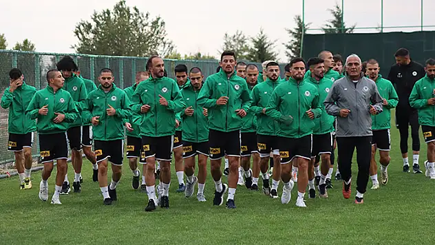YAVRU KARTAL HIZ KESMİYOR!