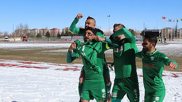 Yavru Kartal'la güldük