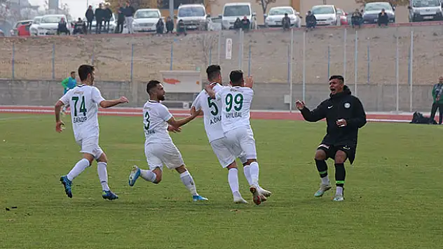 Yavru Kartal nefeslendi