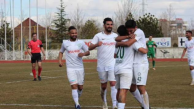 Yavru Kartal nefeslendi