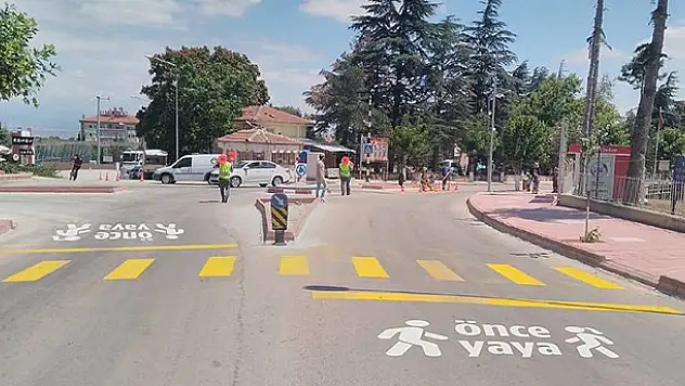 Yaya ve okul geçitlerine 'Önce Yaya' görselleri çizilecek