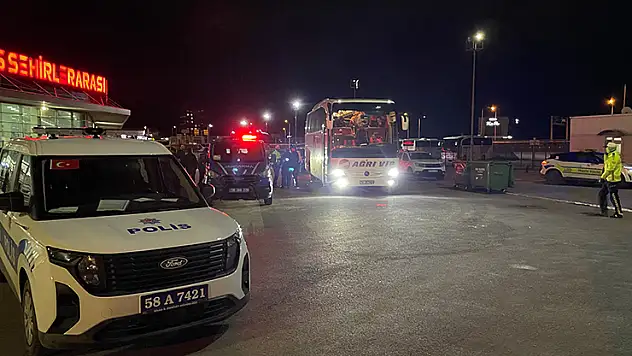 Yayanın üzerinden geçen otobüs şoförü, otogara giderken kendini ihbar etti